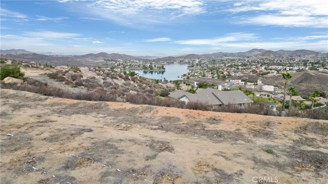 9 Via Del Lago, Lake Elsinore, CA 92532