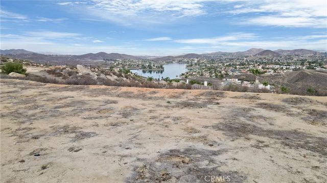 9 Via Del Lago, Lake Elsinore, CA 92532