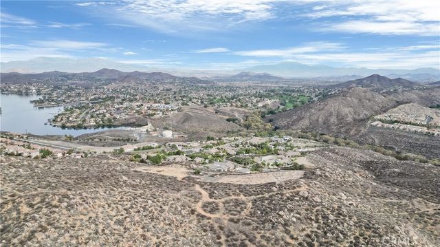 9 Via Del Lago, Lake Elsinore, CA 92532