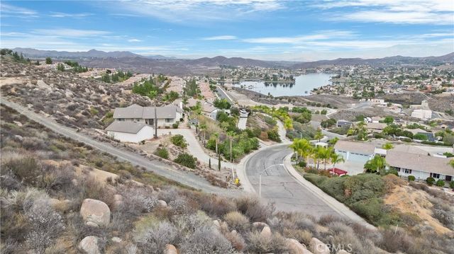 9 Via Del Lago, Lake Elsinore, CA 92532