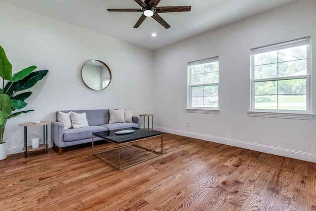 1000 Cameron Avenue, Dallas, TX 75223