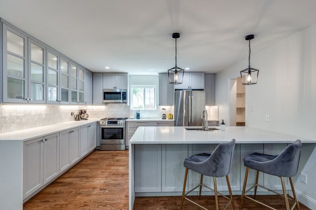 1000 Cameron Avenue, Dallas, TX 75223