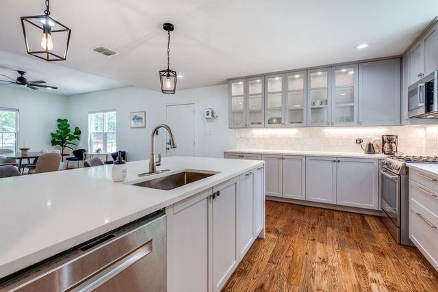 1000 Cameron Avenue, Dallas, TX 75223