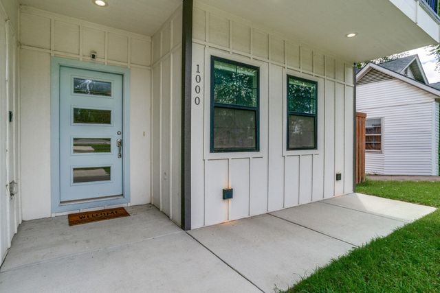 1000 Cameron Avenue, Dallas, TX 75223