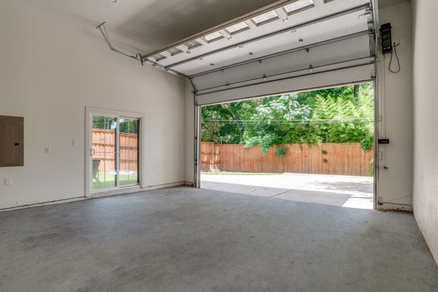 1000 Cameron Avenue, Dallas, TX 75223