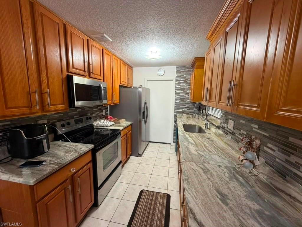 Image 12 of property listing at 40 NE 10th AVE, Cape Coral, FL 33909