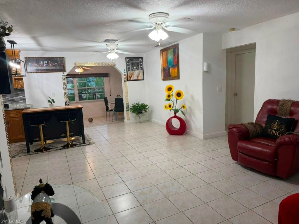 Image 4 of property listing at 40 NE 10th AVE, Cape Coral, FL 33909