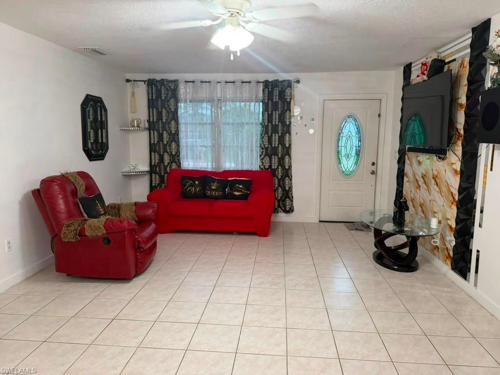 Image 5 of property listing at 40 NE 10th AVE, Cape Coral, FL 33909