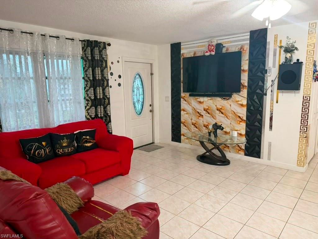 Image 7 of property listing at 40 NE 10th AVE, Cape Coral, FL 33909