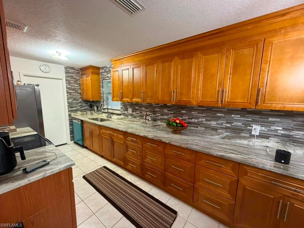 Image 9 of property listing at 40 NE 10th AVE, Cape Coral, FL 33909