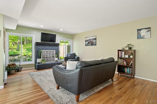 23 Jarvis Dr, Manlius, NY 13104