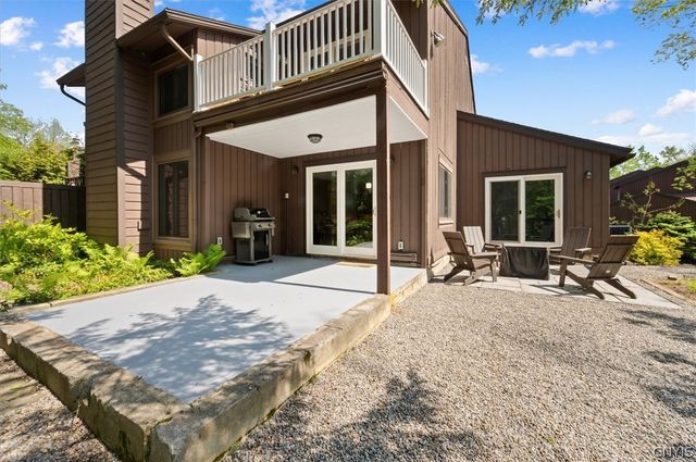 23 Jarvis Dr, Manlius, NY 13104