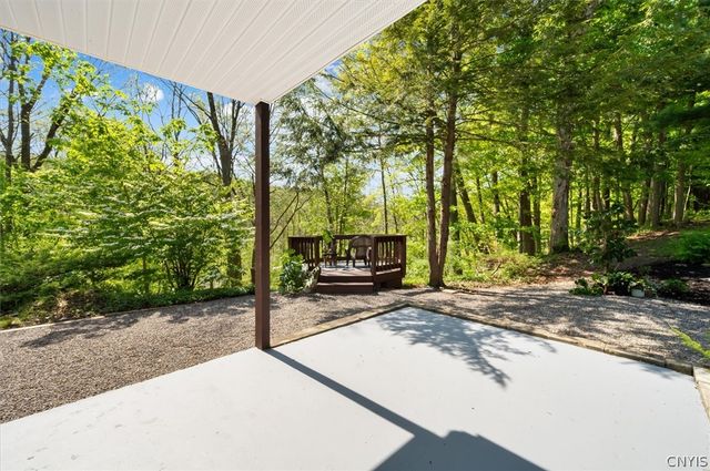 23 Jarvis Dr, Manlius, NY 13104