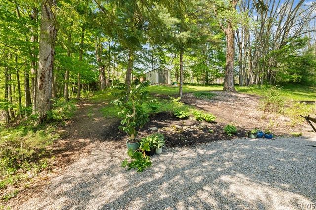 23 Jarvis Dr, Manlius, NY 13104