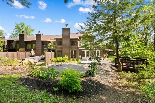 23 Jarvis Dr, Manlius, NY 13104