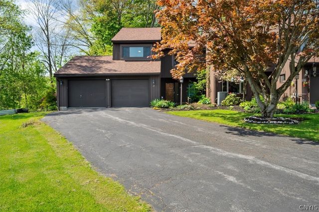 23 Jarvis Dr, Manlius, NY 13104