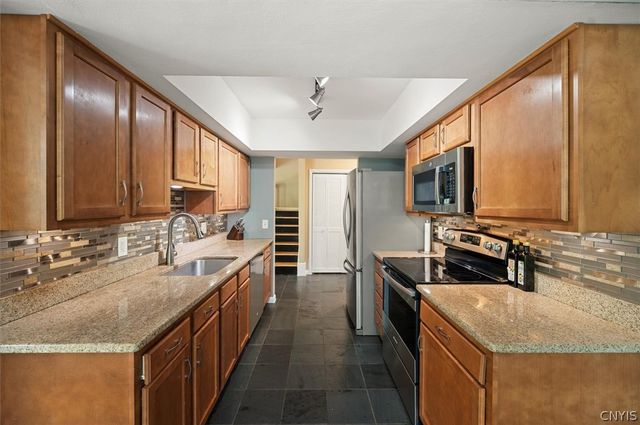 23 Jarvis Dr, Manlius, NY 13104