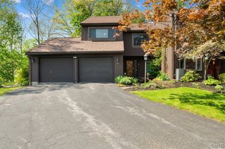 23 Jarvis Dr, Manlius, NY 13104