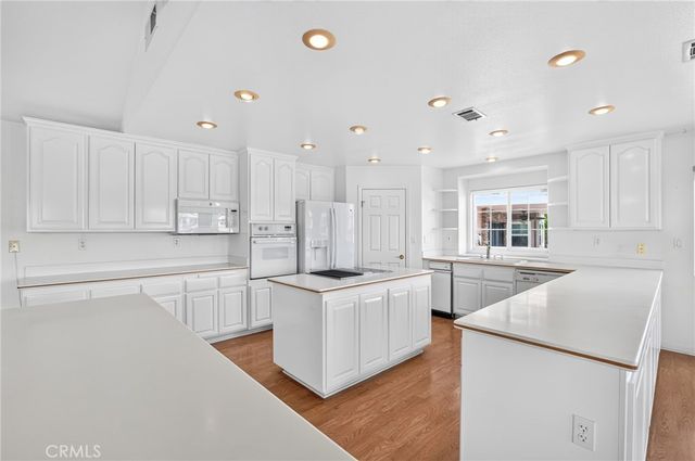 30579 Seahorse Circle, Canyon Lake, CA 92587