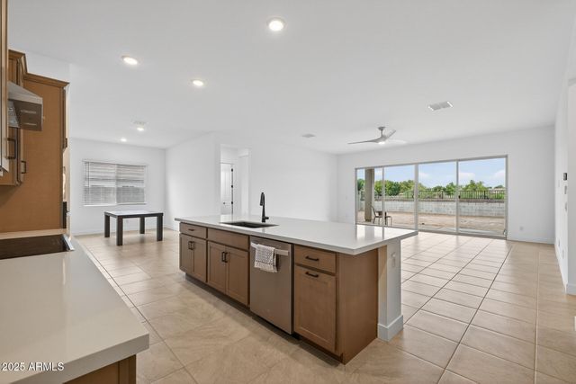 346 W Flax Drive, San Tan Valley, AZ 85140