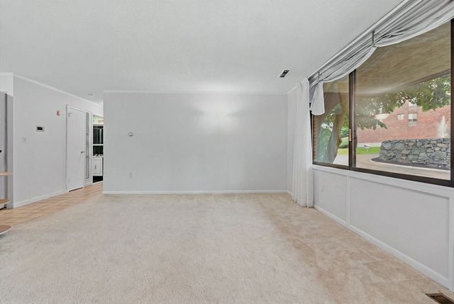 1002 Paradise Rd 1C, Swampscott, MA 01907