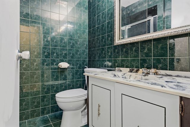 1002 Paradise Rd 1C, Swampscott, MA 01907