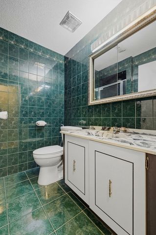 1002 Paradise Rd 1C, Swampscott, MA 01907
