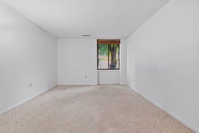 1002 Paradise Rd 1C, Swampscott, MA 01907