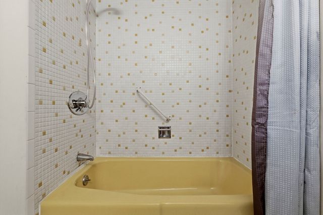 1002 Paradise Rd 1C, Swampscott, MA 01907