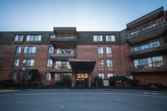 1002 Paradise Rd 1C, Swampscott, MA 01907