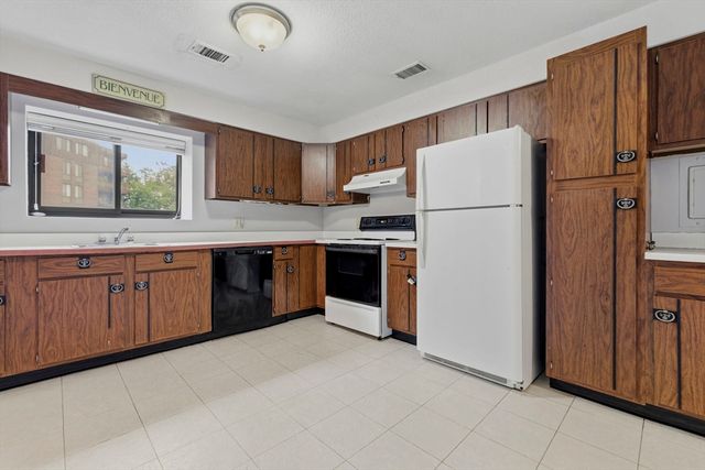 1002 Paradise Rd 1C, Swampscott, MA 01907