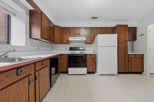 1002 Paradise Rd 1C, Swampscott, MA 01907
