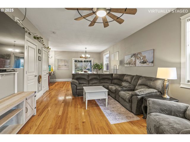 1223 ISLAND Way, North Bonneville, WA 98639