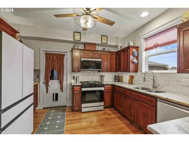 1223 ISLAND Way, North Bonneville, WA 98639