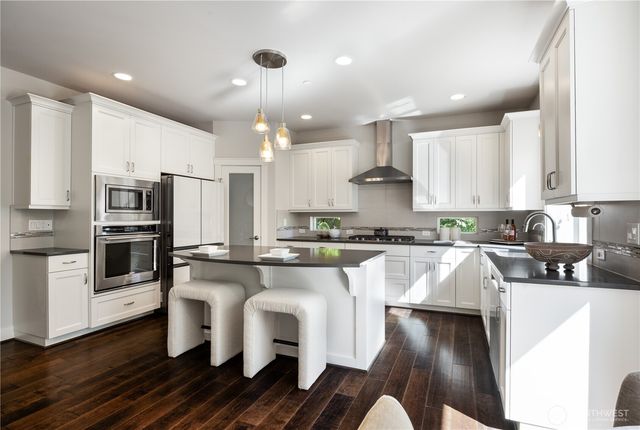 17468 NE 123rd Way, Redmond, WA 98052