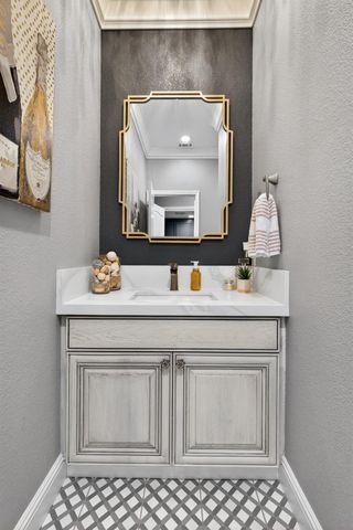 836 Sequoia Ct, Lodi, CA 95242