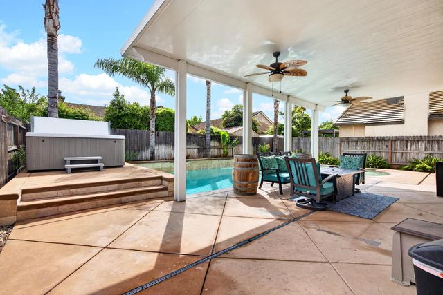 836 Sequoia Ct, Lodi, CA 95242