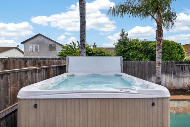 836 Sequoia Ct, Lodi, CA 95242