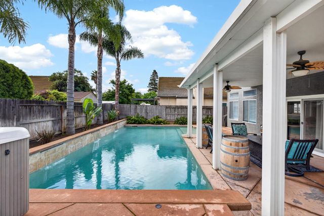 836 Sequoia Ct, Lodi, CA 95242