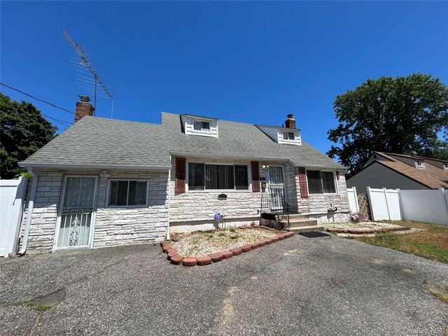 465 Saint Johns Street, Central Islip, NY 11722