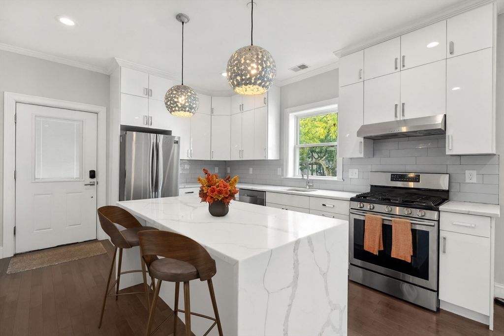 301 Saratoga St 2, Boston, MA 02128