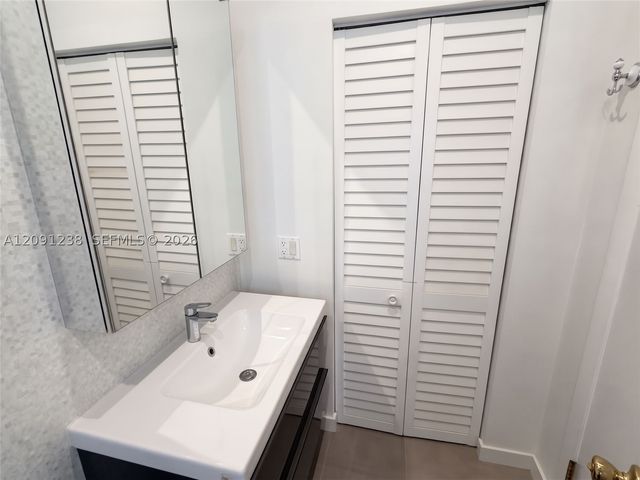 55 Ocean Lane Dr 4024, Key Biscayne, FL 33149