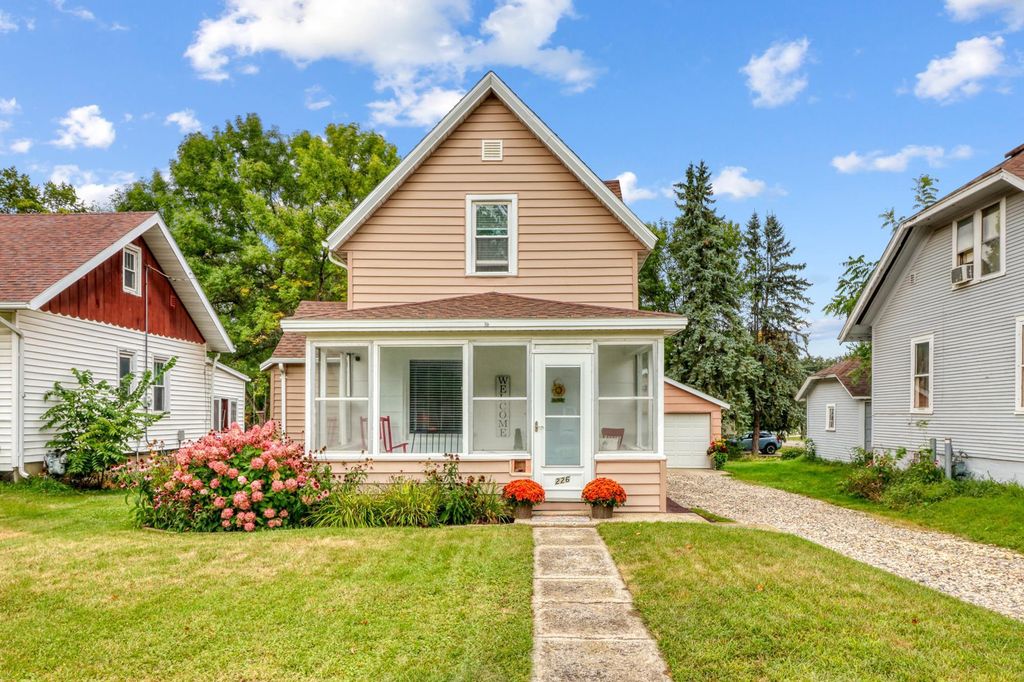 226 Willow Street E, Detroit Lakes, MN 56501
