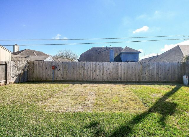 10618 Pine Meadows Boulevard, Baytown, TX 77523
