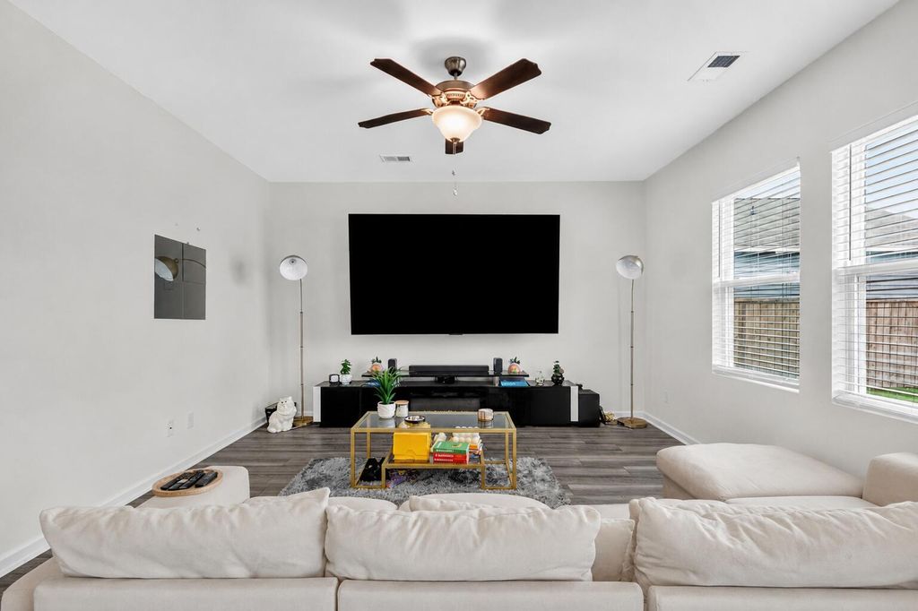 Image 9 of property listing at 575 Polaris Way, Summerville, SC 29486