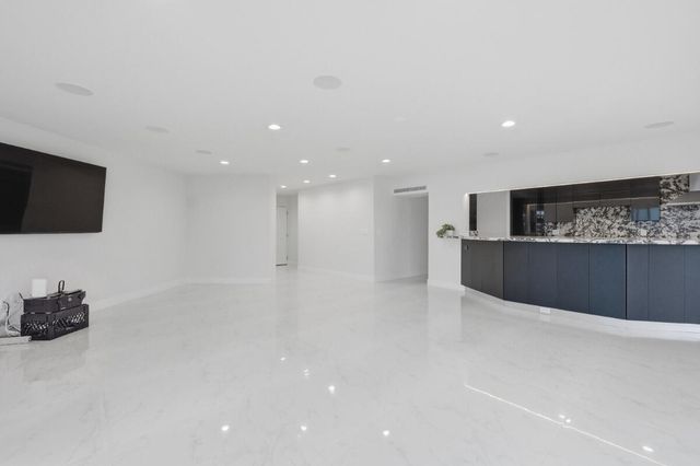 877 NE 195TH Street 222, Miami, FL 33179