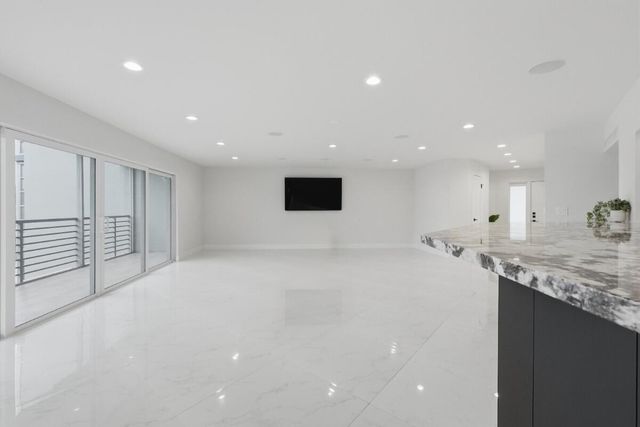 877 NE 195TH Street 222, Miami, FL 33179