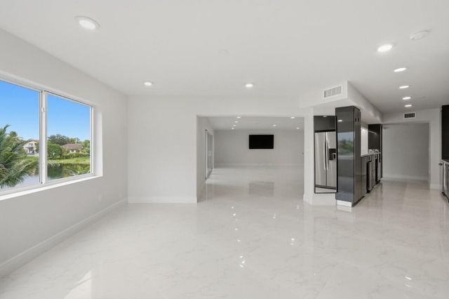 877 NE 195TH Street 222, Miami, FL 33179