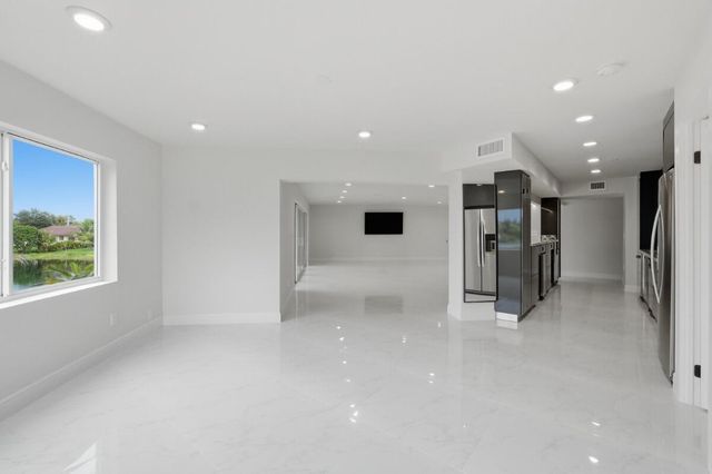 877 NE 195TH Street 222, Miami, FL 33179