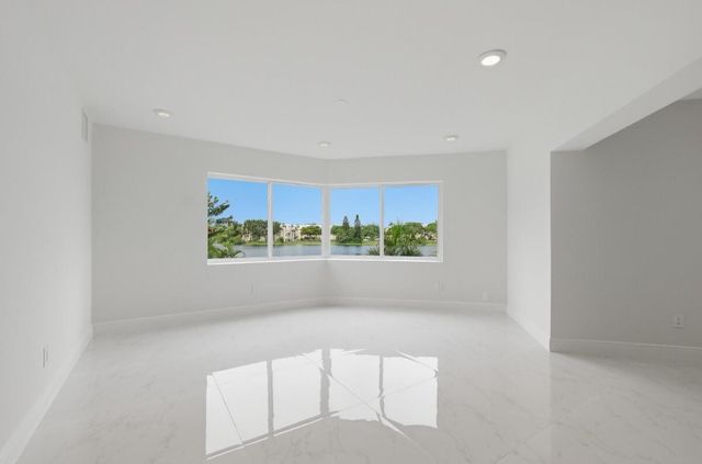 877 NE 195TH Street 222, Miami, FL 33179